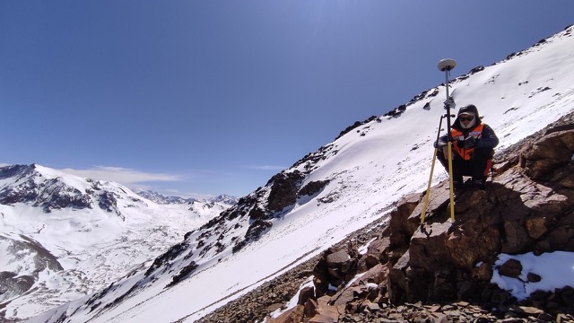 Ladera nevada de alta montaña