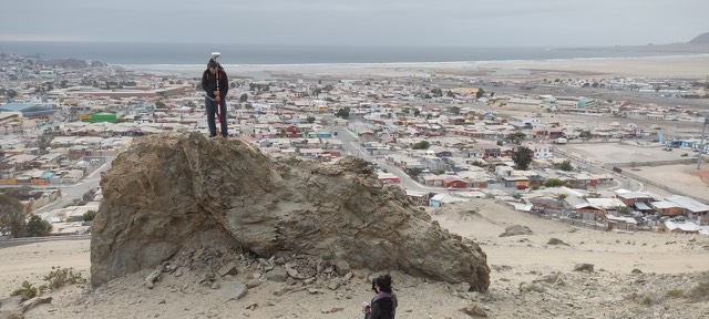 Levantamiento topográfico sobre un poblado costero